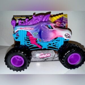 Monster Jam 26 SPARKLE SMASH Truck Series Spin Master Die-cast
